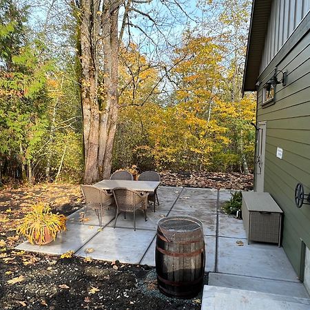 Cowichan Valley Guest Cottage เลดีสมิธ ภายนอก รูปภาพ
