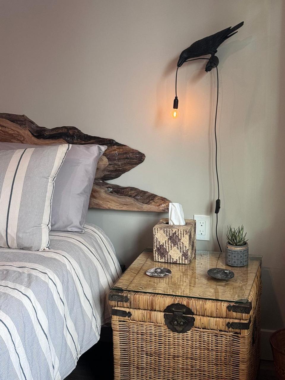Cowichan Valley Guest Cottage เลดีสมิธ ภายนอก รูปภาพ