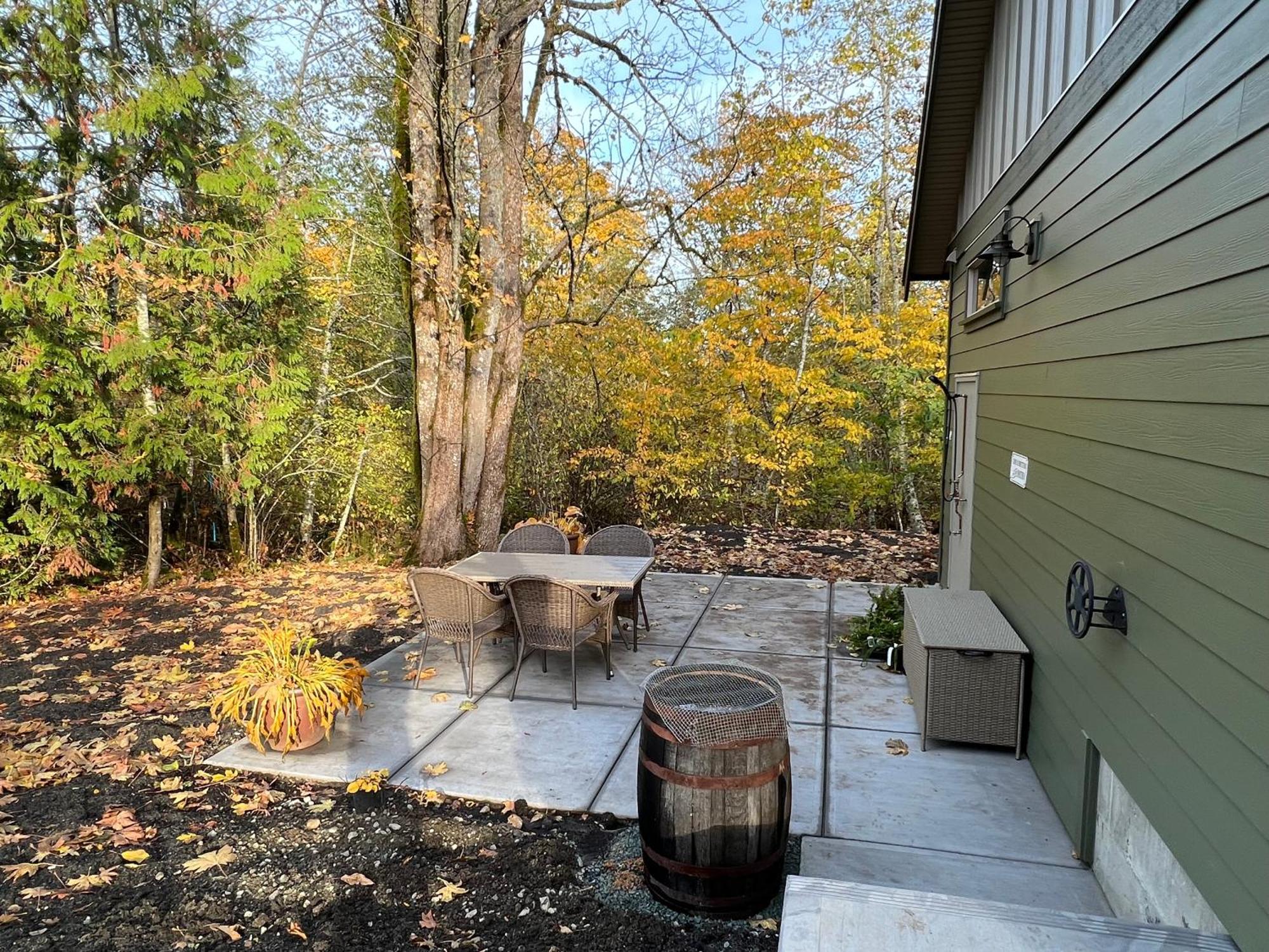 Cowichan Valley Guest Cottage เลดีสมิธ ภายนอก รูปภาพ